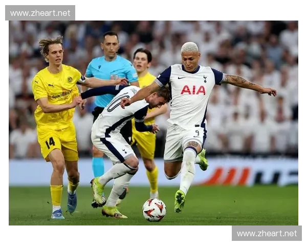 温克斯关键进球助热刺逆转胜利 欧联杯精彩瞬间再现锋芒